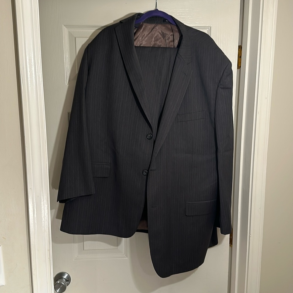 Suit in great shape and hasn’t been worn in over 5 years